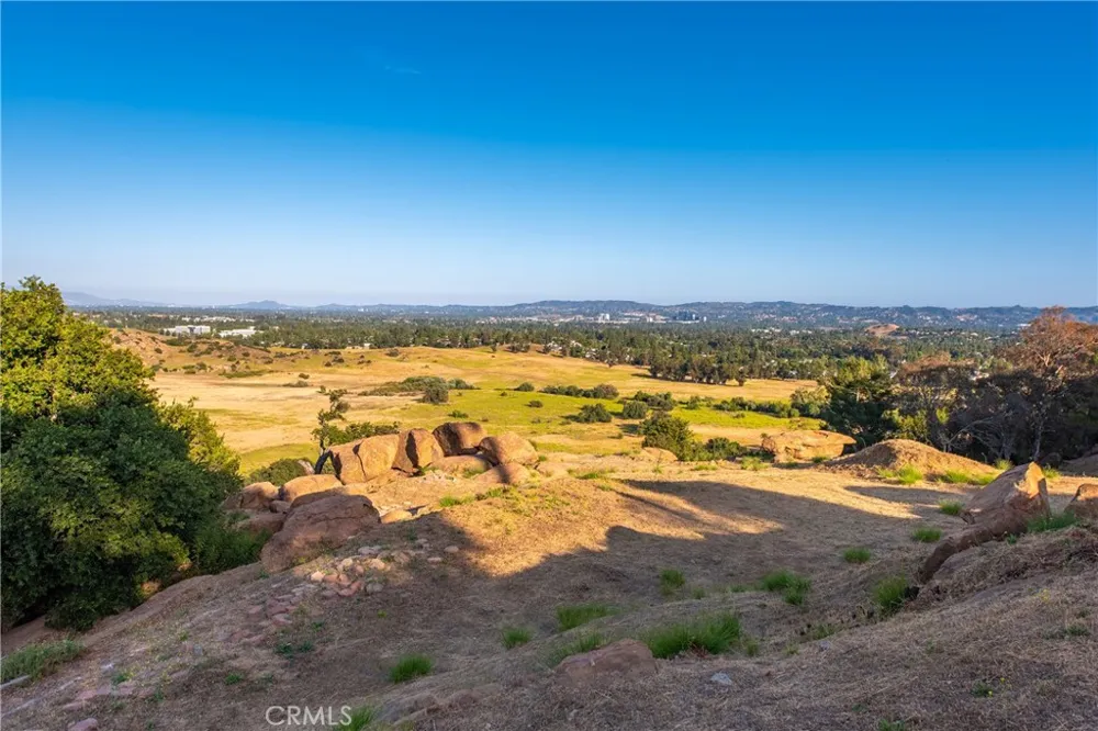 8740 Azul Drive West Hills, CA 91304