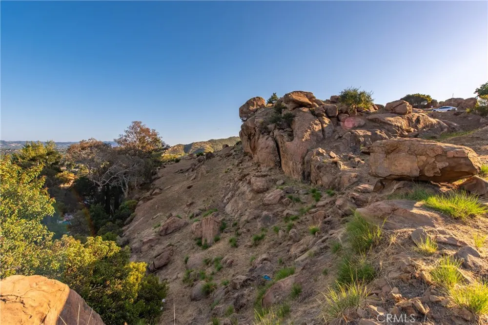 8740 Azul Drive West Hills, CA 91304