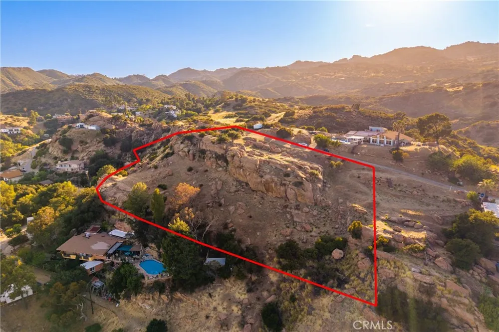 8740 Azul Drive West Hills, CA 91304