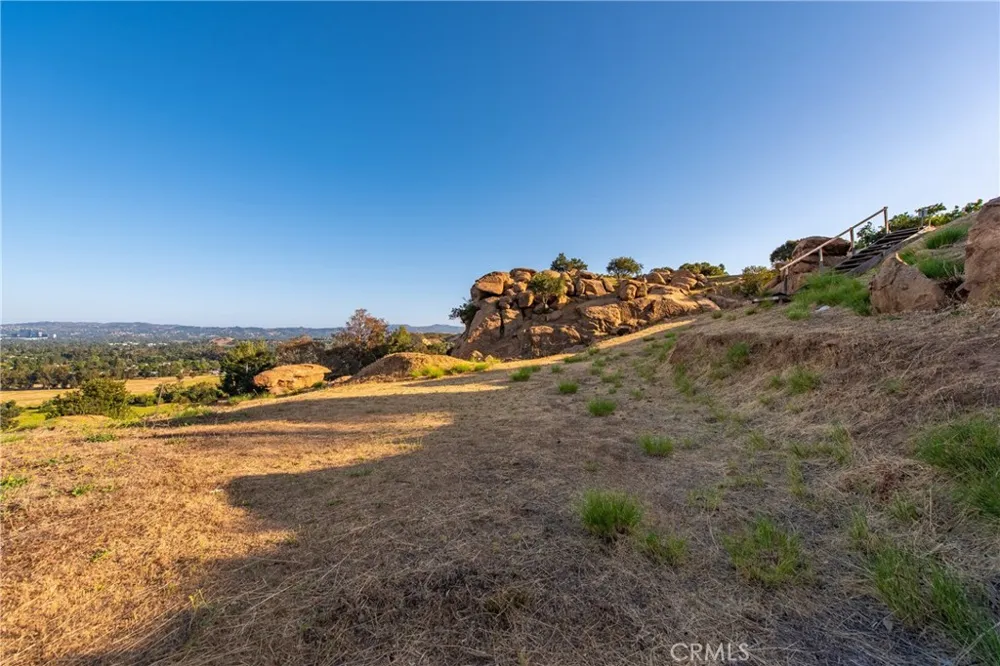 8740 Azul Drive West Hills, CA 91304
