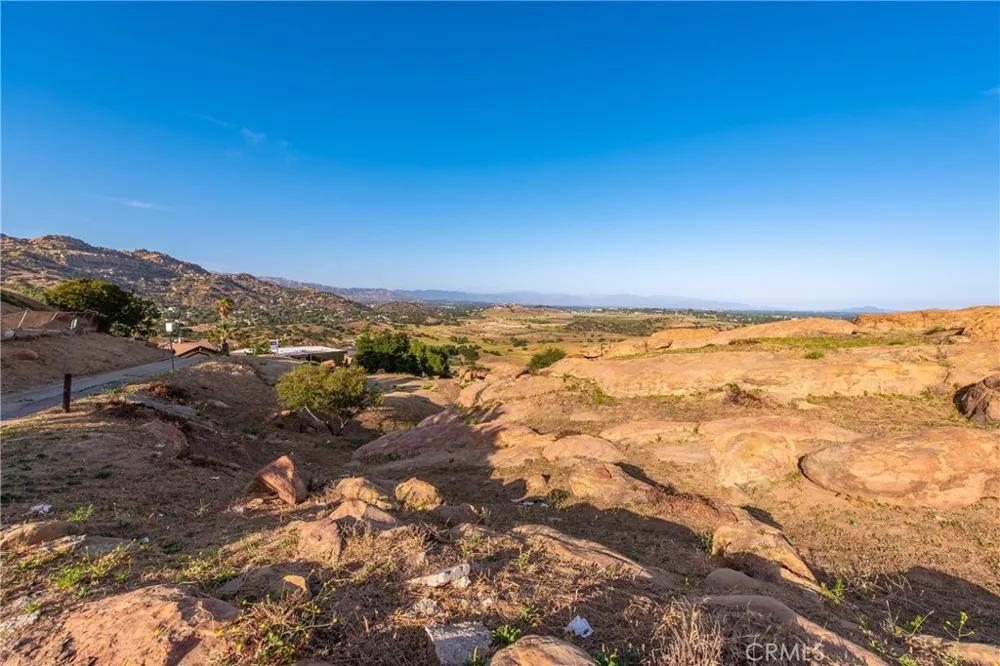 8740 Azul Drive West Hills, CA 91304