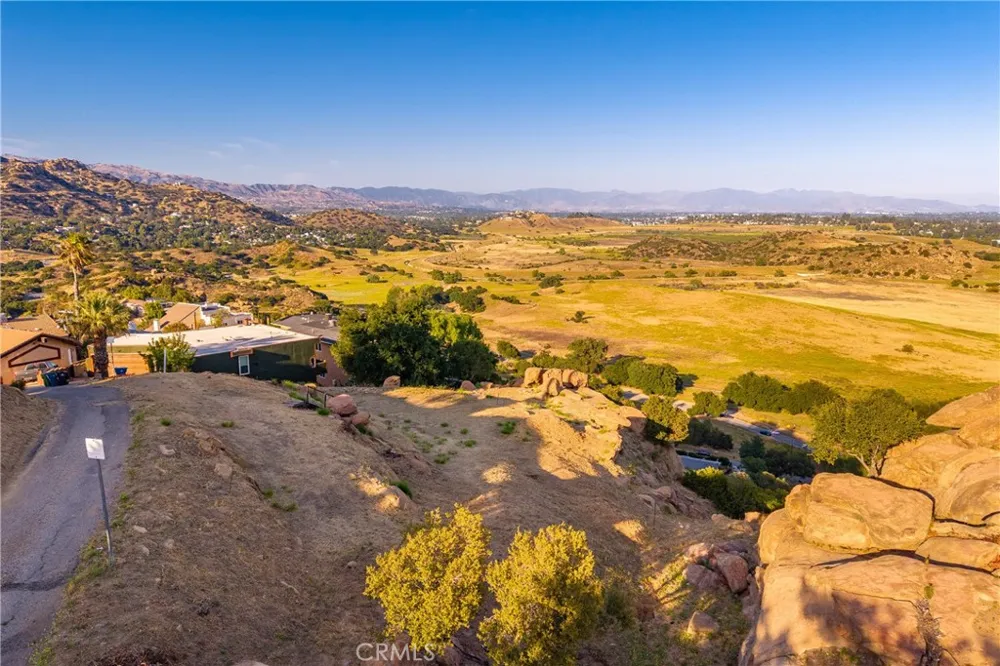 8740 Azul Drive West Hills, CA 91304
