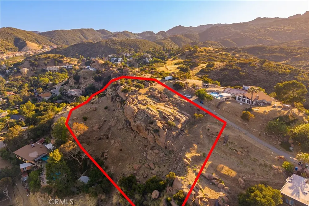 8740 Azul Drive West Hills, CA 91304