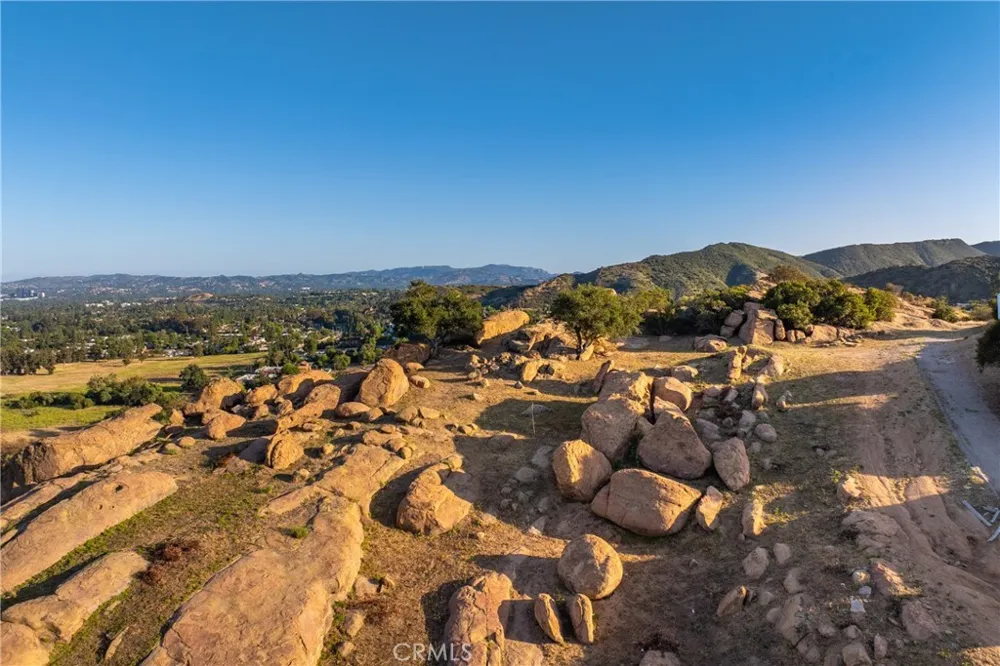 8740 Azul Drive West Hills, CA 91304