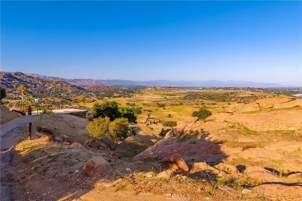 8740 Azul Drive West Hills, CA 91304