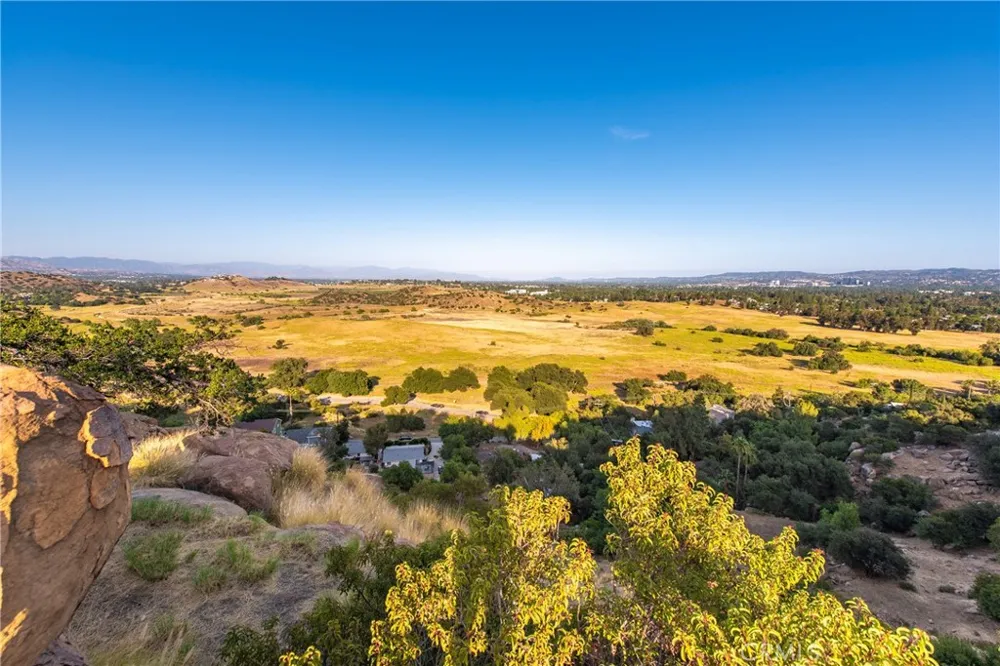 8740 Azul Drive West Hills, CA 91304