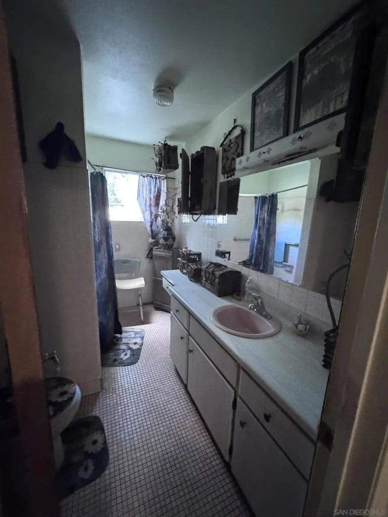 1311 Sunny Acres Alpine, CA 91901