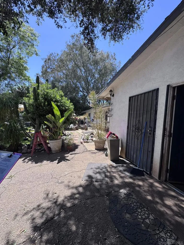 1311 Sunny Acres Alpine, CA 91901