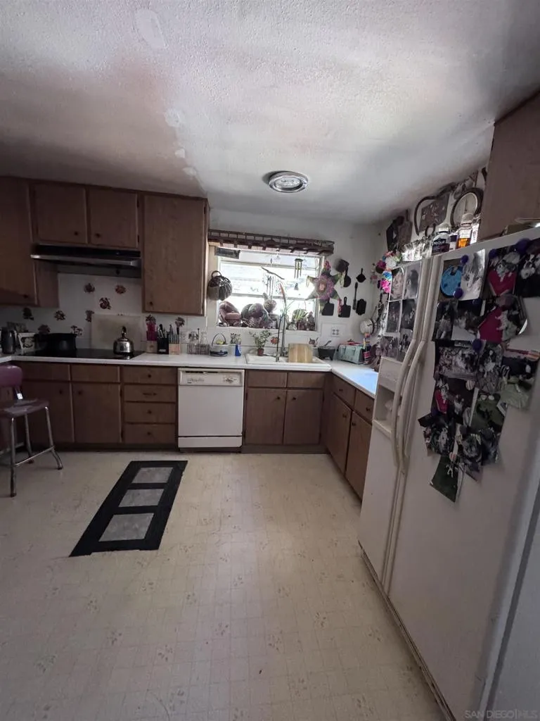 1311 Sunny Acres Alpine, CA 91901