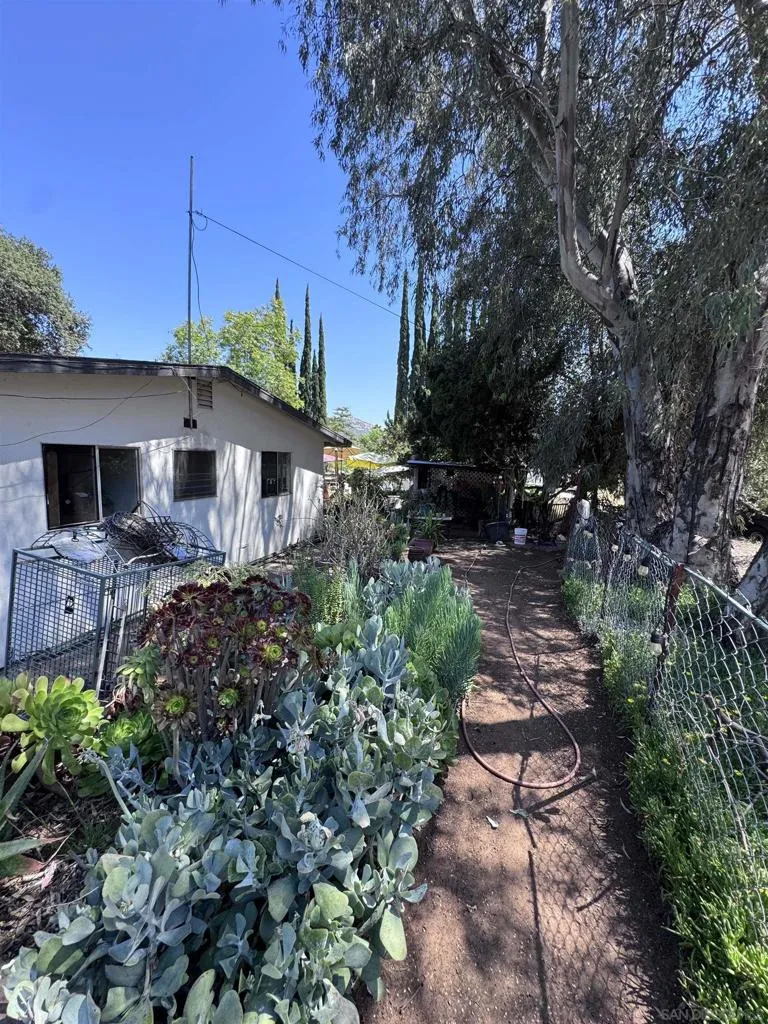 1311 Sunny Acres Alpine, CA 91901