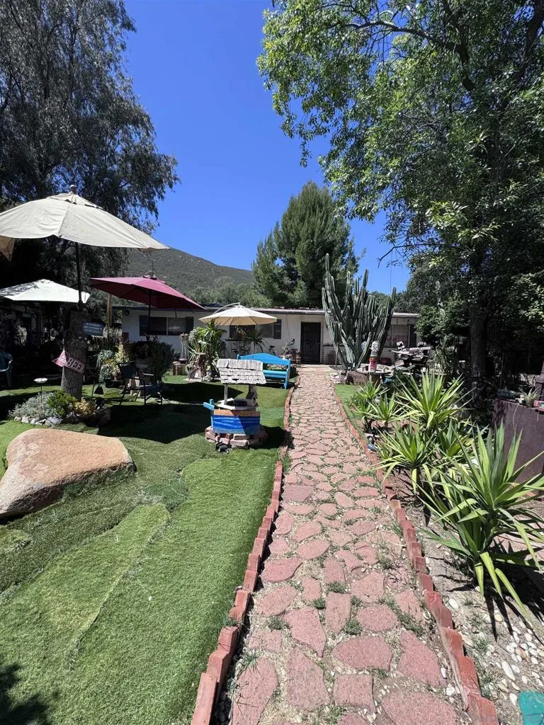 1311 Sunny Acres Alpine, CA 91901
