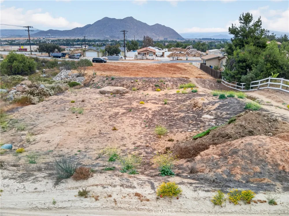 27560 Summit Menifee, CA 92585