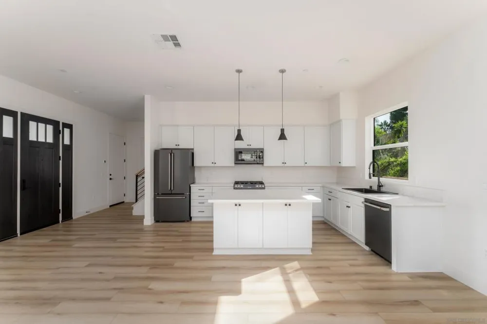 710 Passion Court Vista, CA 92083