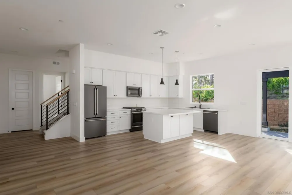 710 Passion Court Vista, CA 92083