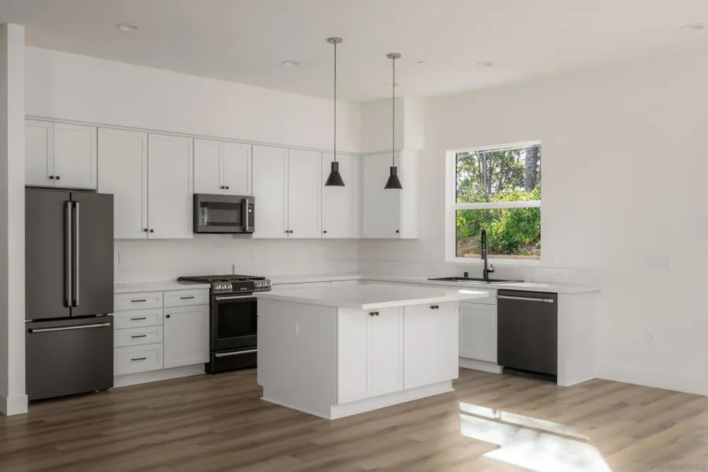 710 Passion Court Vista, CA 92083