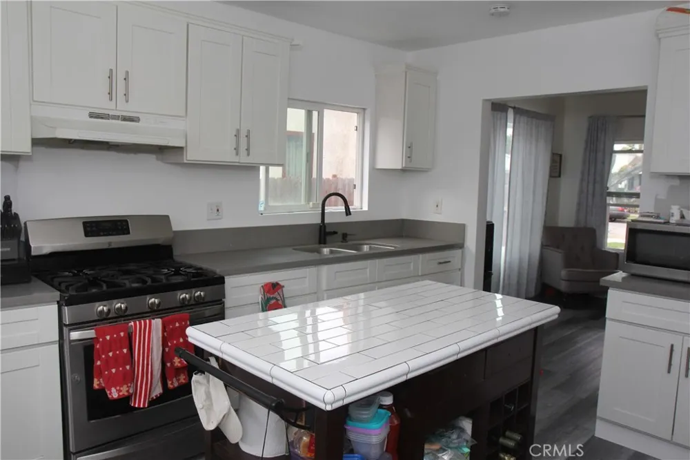 818 S Sloan Compton, CA 90221