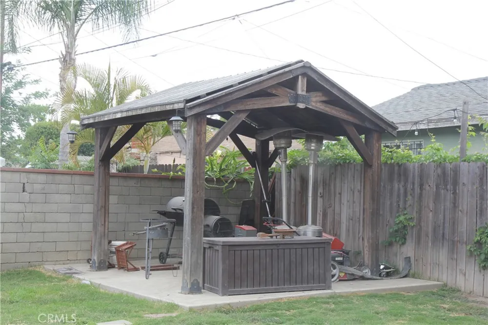 818 S Sloan Compton, CA 90221