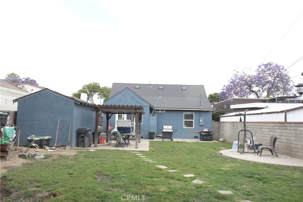 818 S Sloan Compton, CA 90221