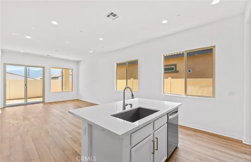 23676 Shoal Drive Corona, CA 92883