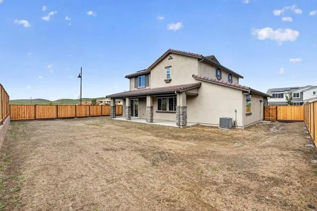 197 Golden Gate Lane Vacaville, CA 95687