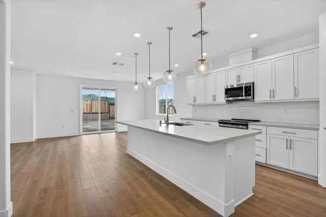 197 Golden Gate Lane Vacaville, CA 95687