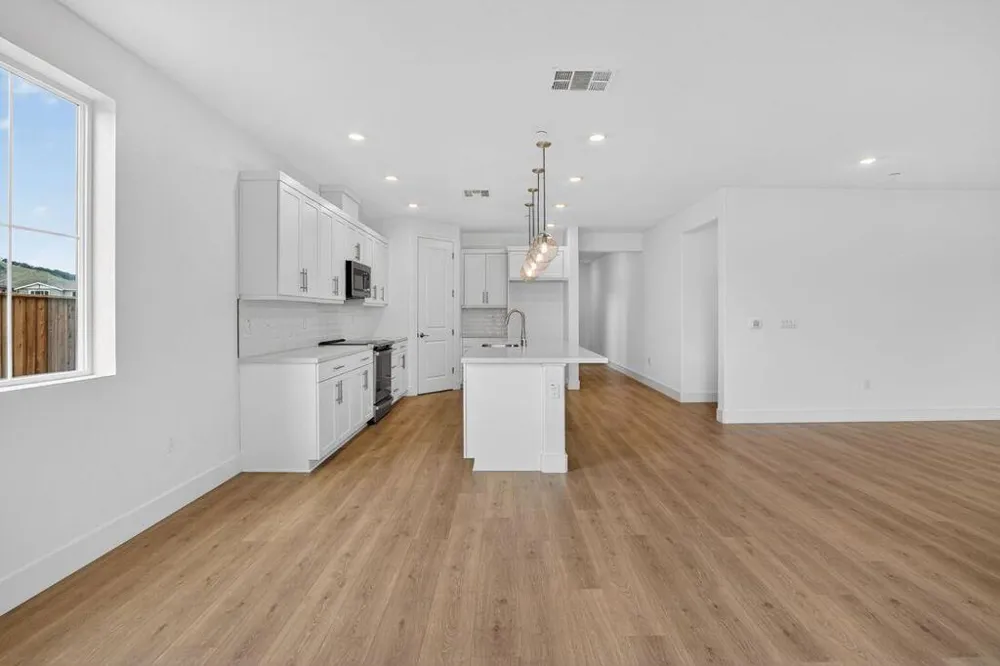 197 Golden Gate Lane Vacaville, CA 95687