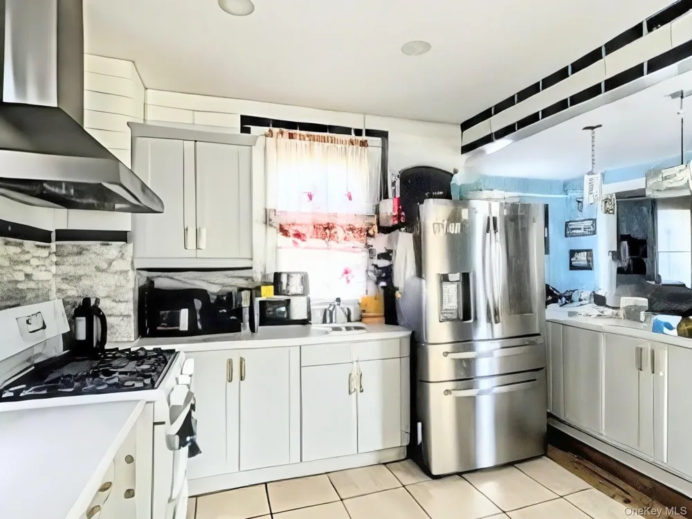 42 3rd Avenue Huntington Station, NY 11746