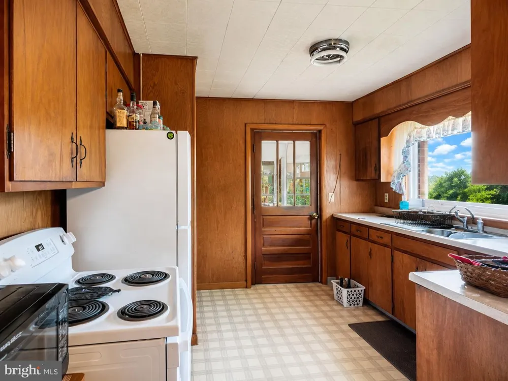 83 BETHLEHEM ROAD Oakland, MD 21550