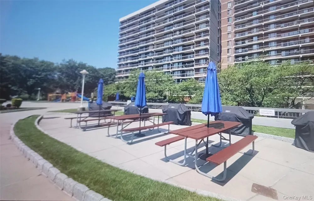 152-18 Union Turnpike #2B Flushing, NY 11367