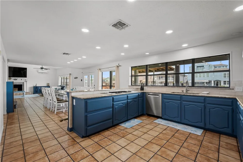 214 Bayview Drive Aransas Pass, TX 78336