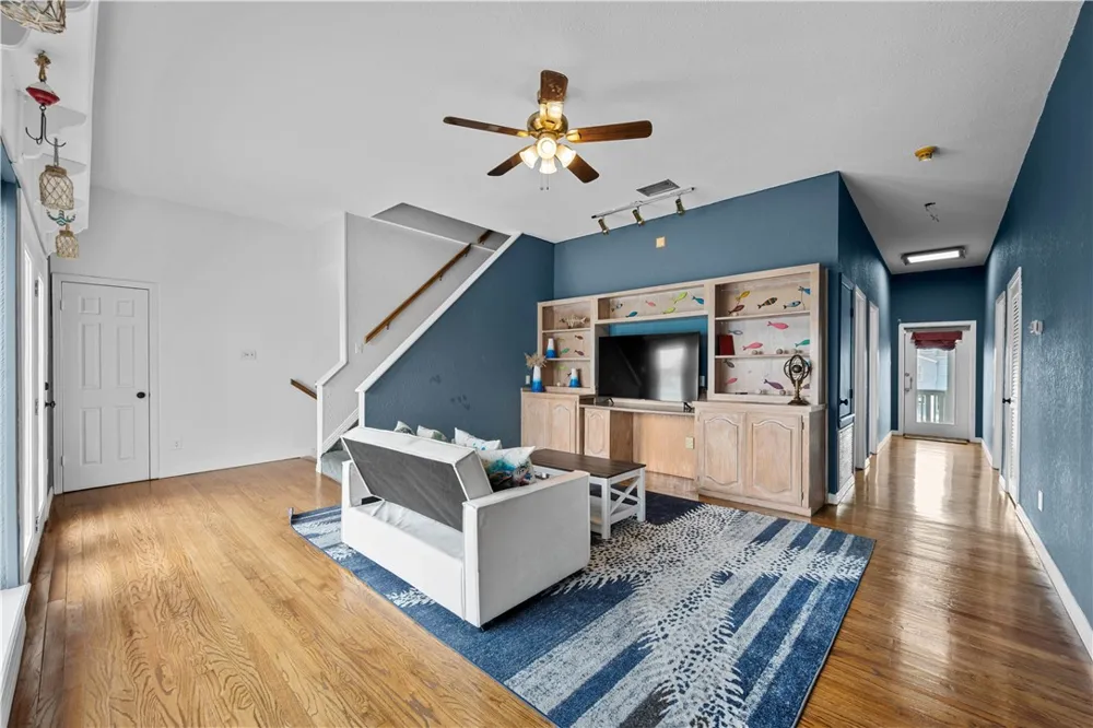 214 Bayview Drive Aransas Pass, TX 78336