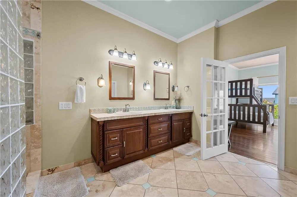 214 Bayview Drive Aransas Pass, TX 78336