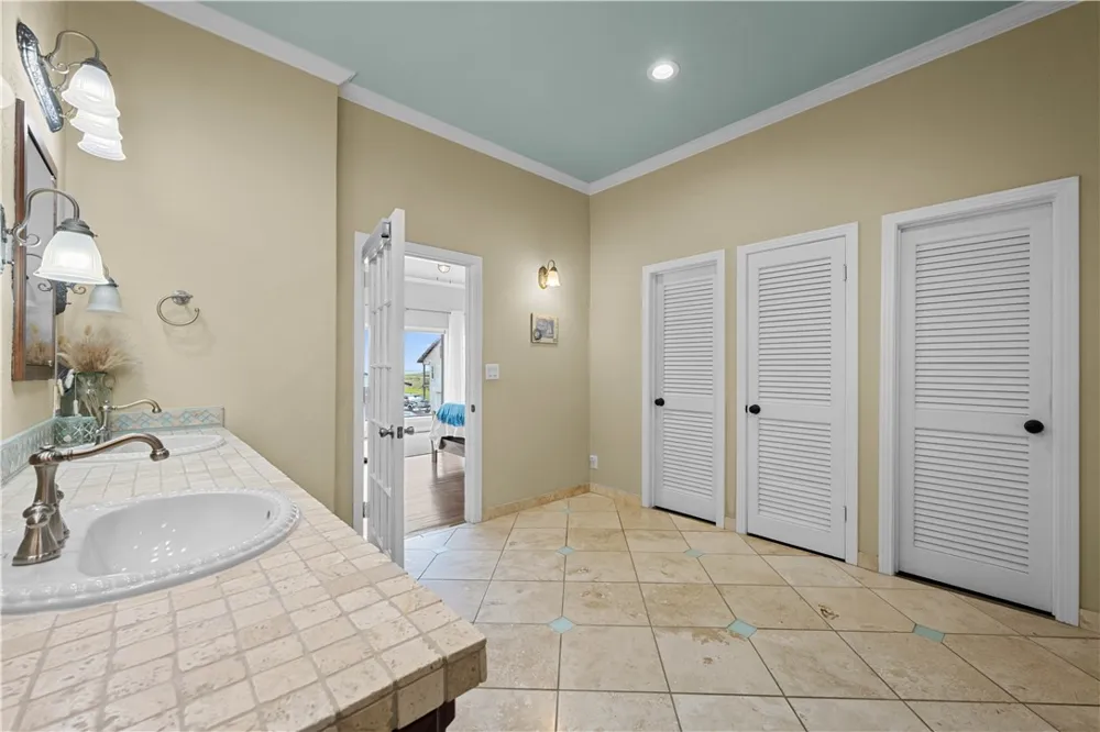 214 Bayview Drive Aransas Pass, TX 78336