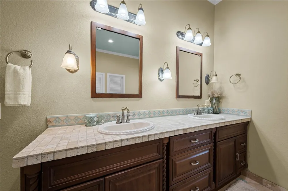 214 Bayview Drive Aransas Pass, TX 78336