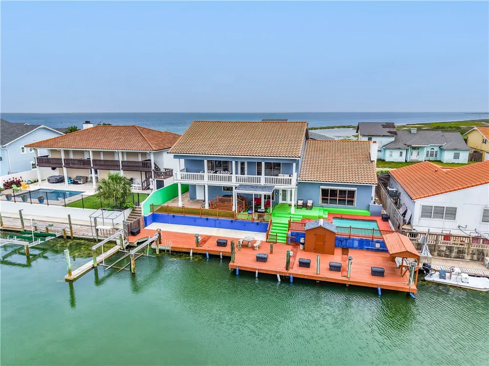 214 Bayview Drive Aransas Pass, TX 78336