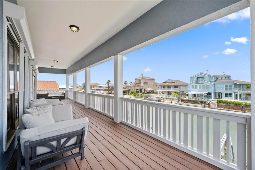214 Bayview Drive Aransas Pass, TX 78336