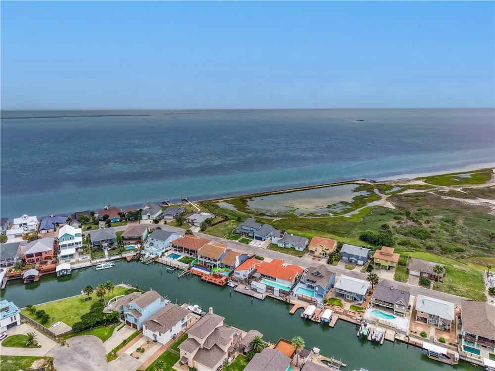 214 Bayview Drive Aransas Pass, TX 78336