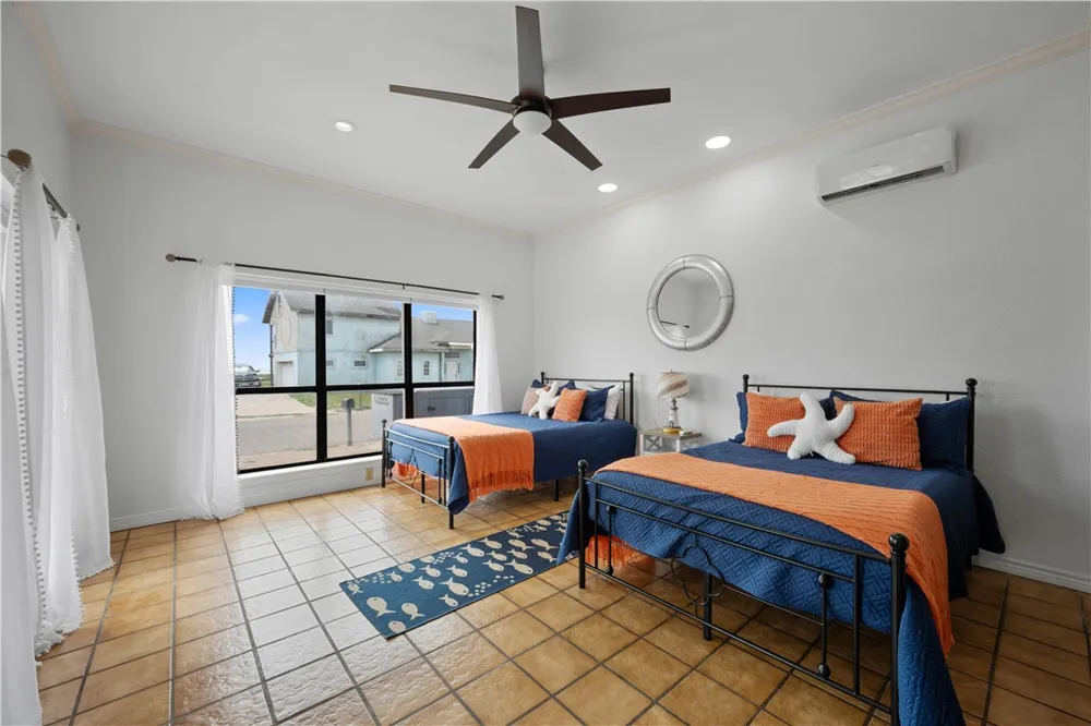214 Bayview Drive Aransas Pass, TX 78336