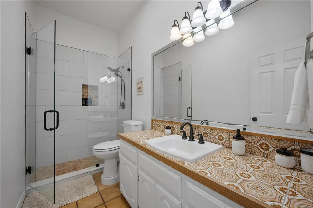 214 Bayview Drive Aransas Pass, TX 78336