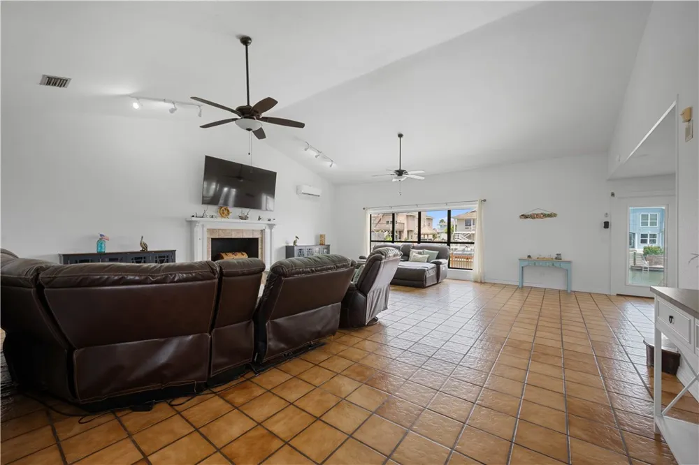 214 Bayview Drive Aransas Pass, TX 78336