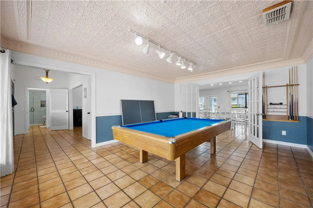 214 Bayview Drive Aransas Pass, TX 78336