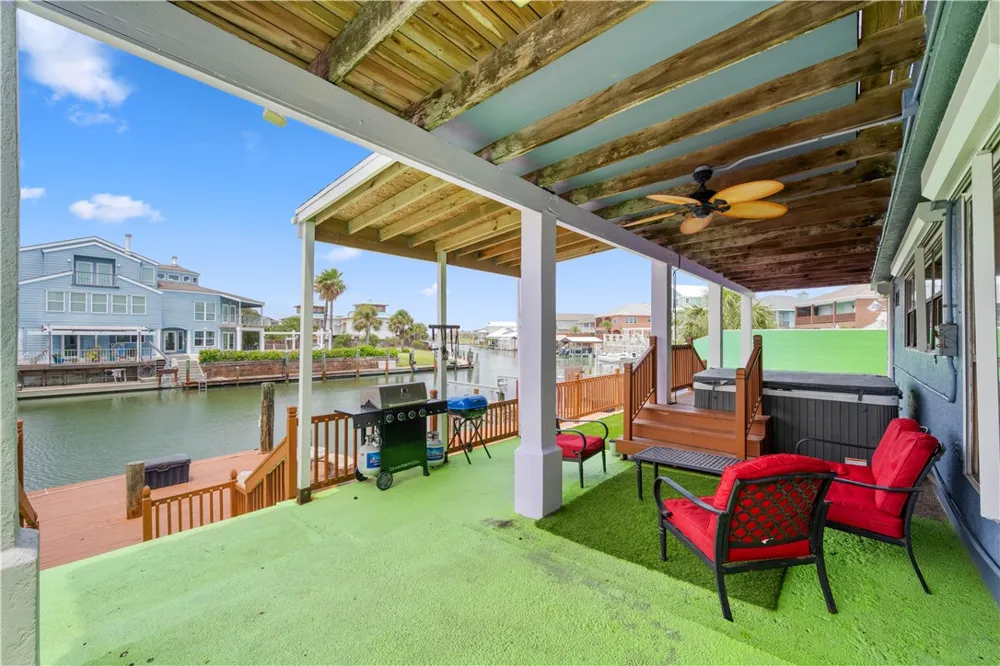 214 Bayview Drive Aransas Pass, TX 78336