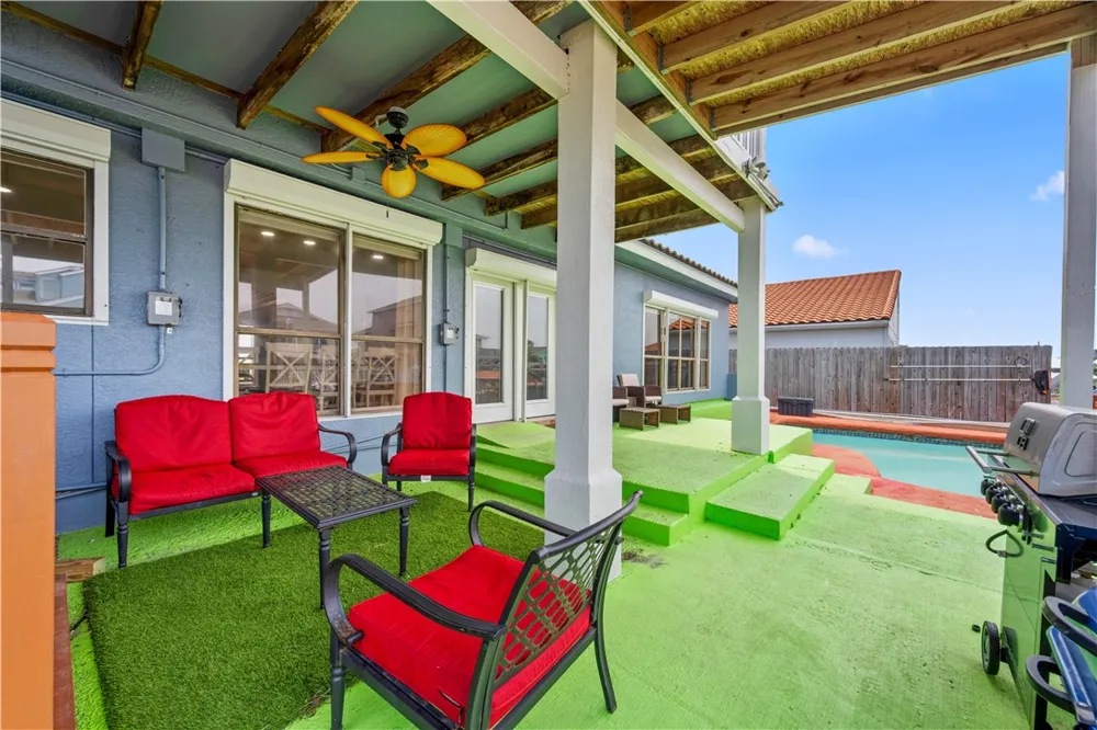 214 Bayview Drive Aransas Pass, TX 78336