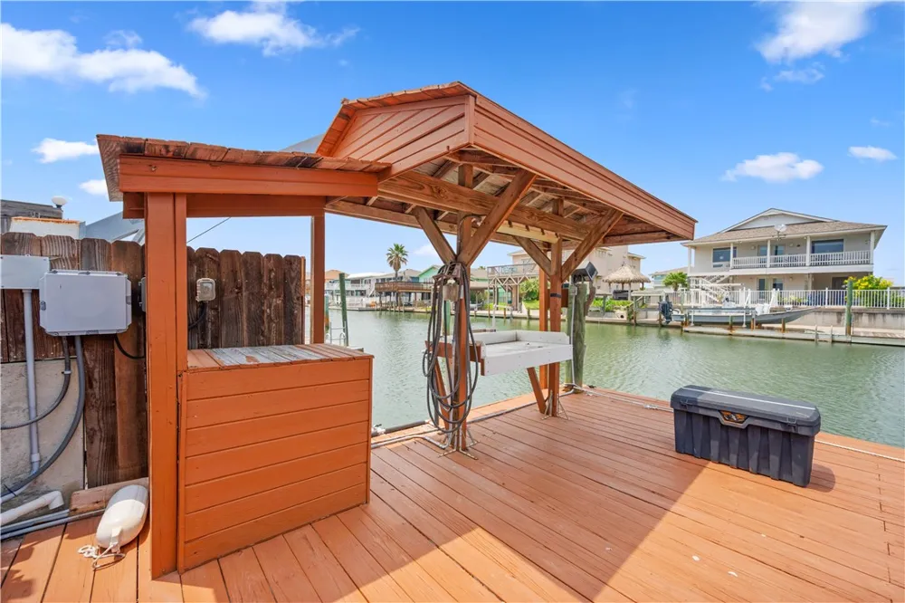 214 Bayview Drive Aransas Pass, TX 78336