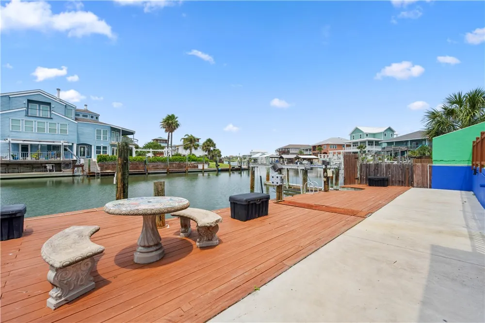 214 Bayview Drive Aransas Pass, TX 78336