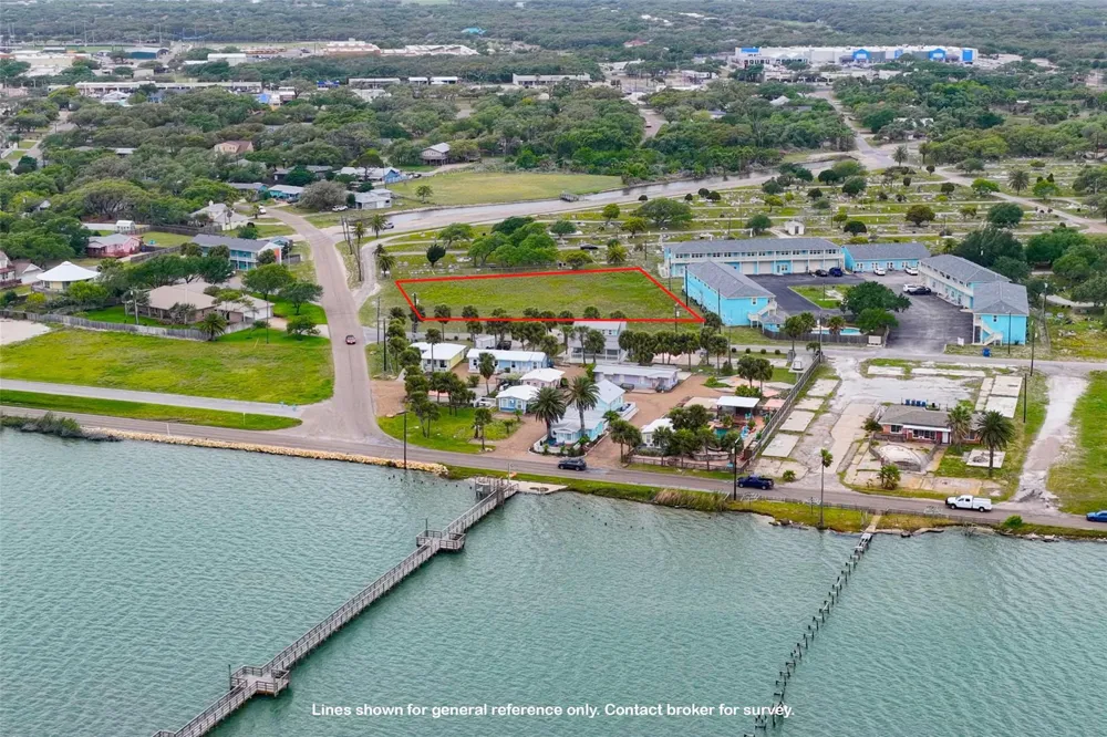 2204 Picton Rockport, TX 78382