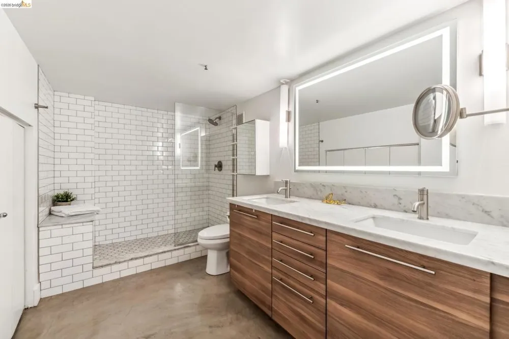255 3Rd St #206 Oakland, CA 94607