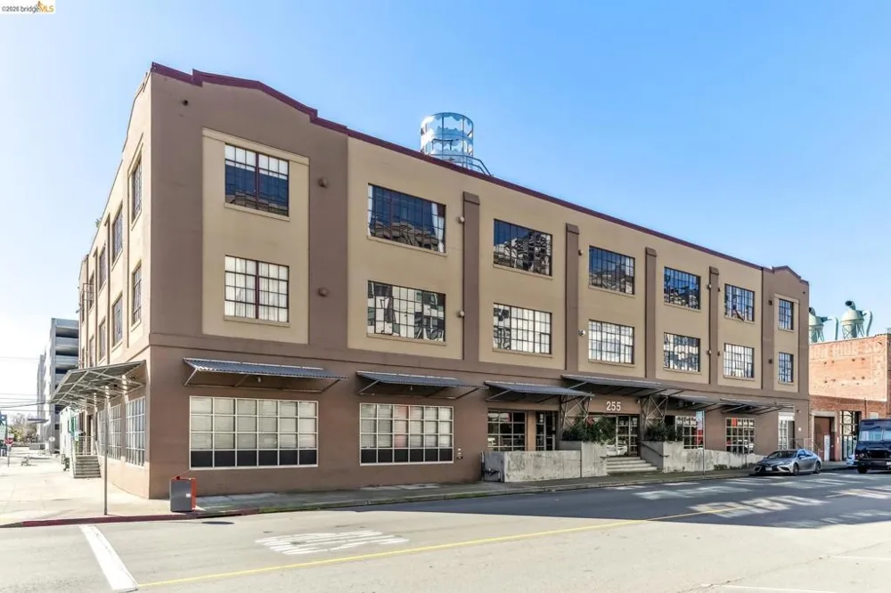 255 3Rd St #206 Oakland, CA 94607