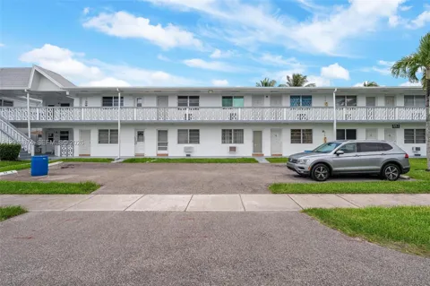 50 NW 204th St #H7