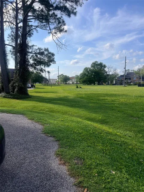 Pin Oak Circle
